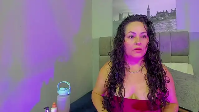 Snapshot of hanny_milf chatting on July 17, 12:02 pm hanny milf online show from July 17, 12:02 pm