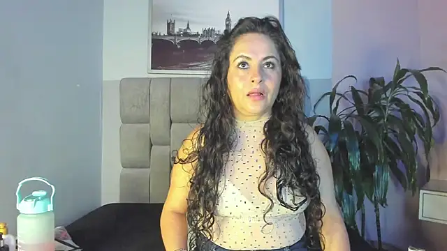 Snapshot of hanny_milf chatting on September 16, 11:33 am hanny milf online show from September 16, 11:33 am