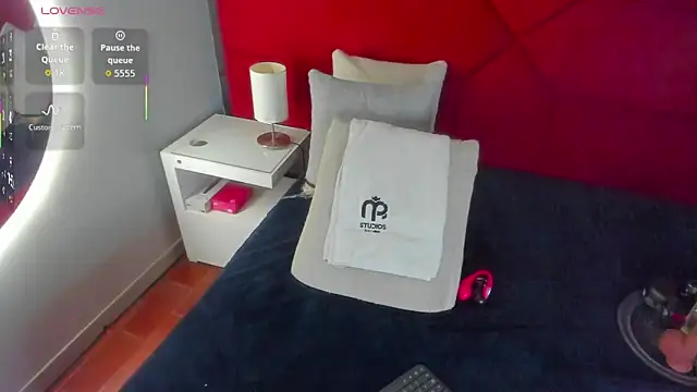 hanny milf online show from April 12, 1:53 am