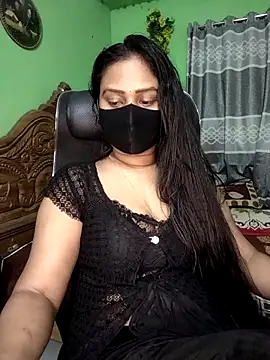 Idhika Paul online show from April 18, 7:58 pm