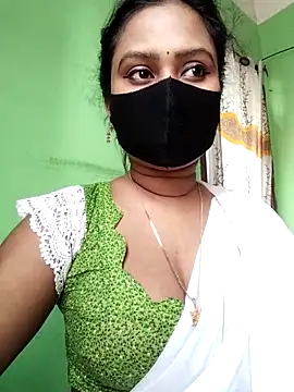 Idhika Paul online show from April 6, 9:10 am