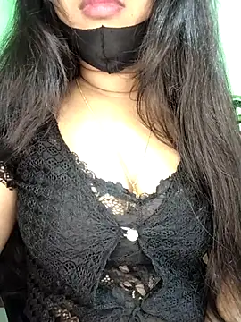 Idhika Paul online show from February 19, 4:15 pm