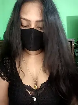 Idhika Paul online show from March 18, 8:10 pm