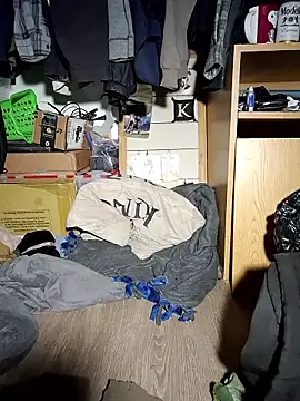 Snapshot of yourdirtysecret_23 chatting on January 18, 5:44 am yourdirtysecret 23 online show from January 18, 5:44 am