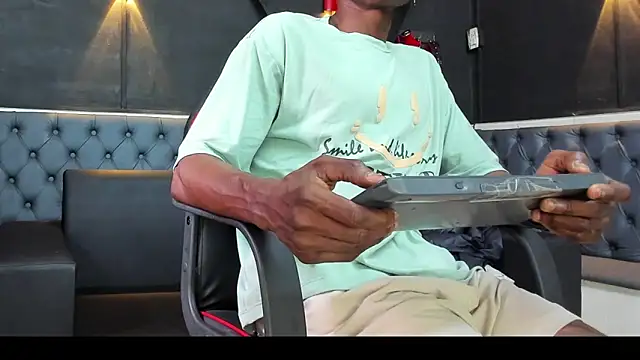 Snapshot of Terrance_z chatting on October 5, 8:32 pm Terrance z online show from October 5, 8:32 pm