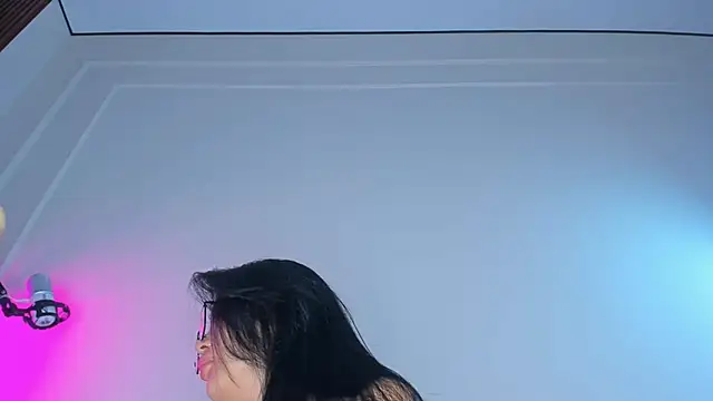 Snapshot of maakimo chatting on December 1, 4:02 am maakimo online show from December 1, 4:02 am