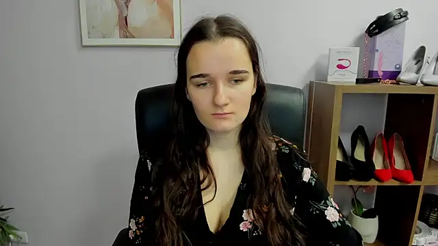 KateDelight online show from November 9, 7:45 am