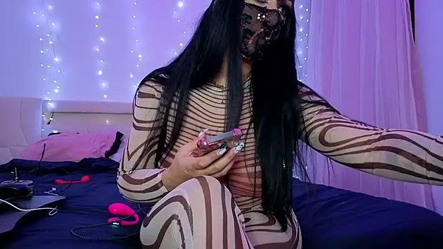 kamila french online show from April 12, 8:01 pm