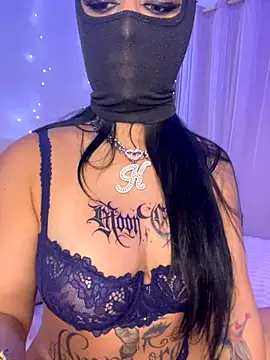 Snapshot of kamila_french chatting on November 4, 9:18 pm kamila french online show from November 4, 9:18 pm