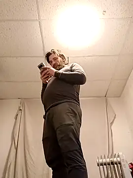 Armyexhibitionistvet online show from April 4, 7:15 am