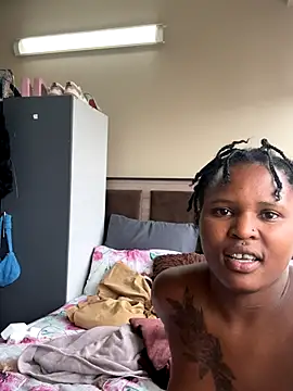 Snapshot of THEBUTTERNUT chatting on October 29, 1:32 pm THEBUTTERNUT online show from October 29, 1:32 pm