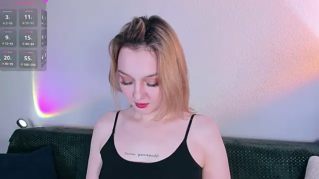 Snapshot of CrystalRey chatting on February 8, 7:28 am CrystalRey online show from February 8, 7:28 am