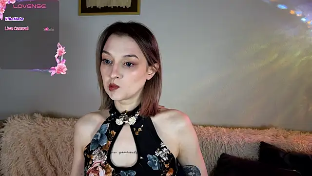 Snapshot of CrystalRey chatting on October 6, 6:25 am CrystalRey online show from October 6, 6:25 am