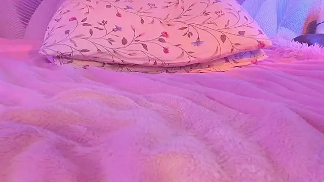 Snapshot of CrystalRey chatting on March 18, 8:06 am CrystalRey online show from March 18, 8:06 am