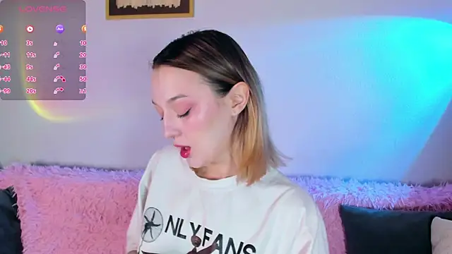 Snapshot of CrystalRey chatting on November 16, 6:51 am CrystalRey online show from November 16, 6:51 am