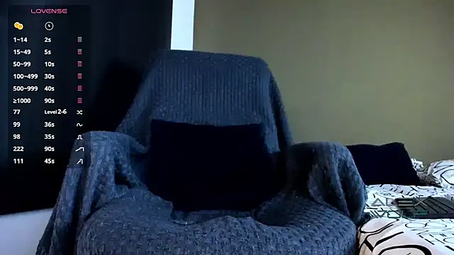 Snapshot of alex_wolf_ chatting on June 20, 5:51 pm alex wolf online show from June 20, 5:51 pm