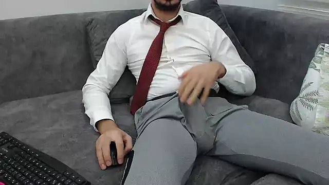 Naughtb0y online show from November 16, 9:41 pm