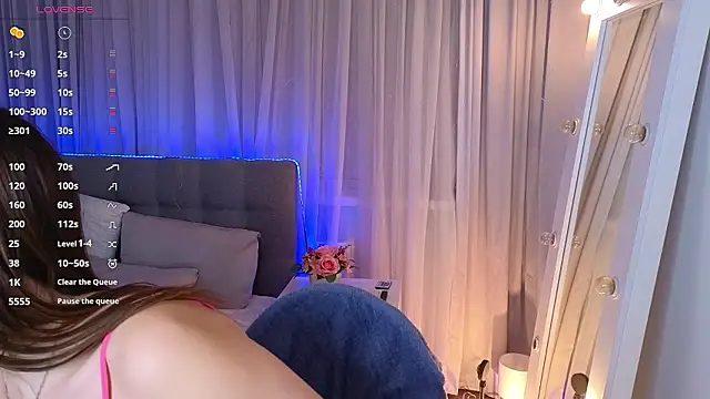 Snapshot of Milkissss chatting on February 15, 9:47 pm Milkissss online show from February 15, 9:47 pm