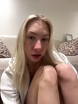 LuisaBecker online show from January 2, 6:34 pm