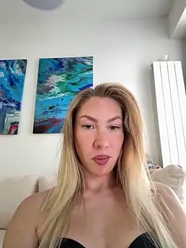 LuisaBecker online show from March 7, 2:00 pm