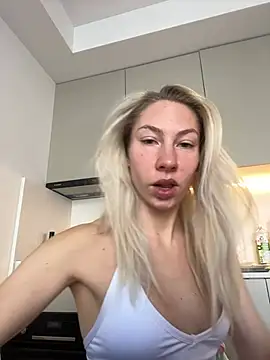 LuisaBecker online show from January 29, 8:18 am