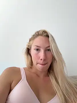 LuisaBecker online show from September 21, 10:09 am