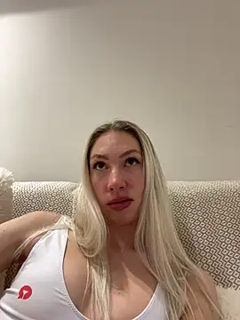 LuisaBecker online show from February 28, 9:12 pm