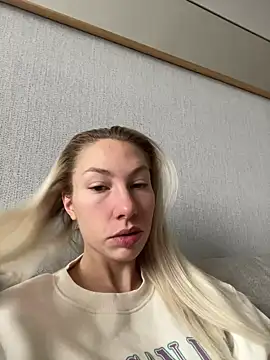 LuisaBecker online show from January 7, 9:40 am