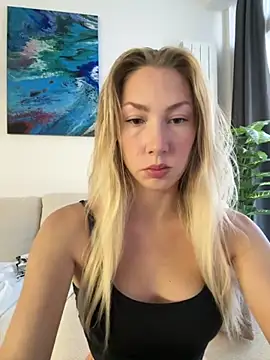 LuisaBecker online show from November 28, 1:22 pm