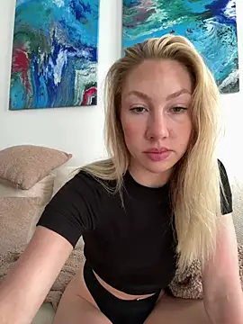 Snapshot of LuisaBecker chatting on May 12, 1:06 pm LuisaBecker online show from May 12, 1:06 pm