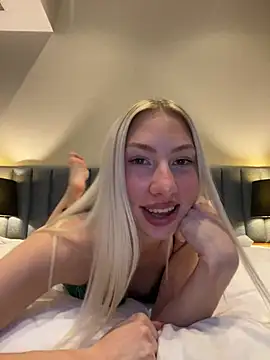 LuisaBecker online show from December 24, 1:50 pm