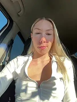LuisaBecker online show from January 29, 12:13 pm