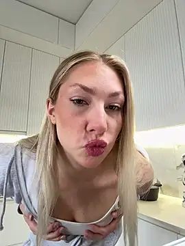 LuisaBecker online show from January 9, 9:49 am