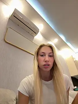 LuisaBecker online show from October 2, 3:48 pm