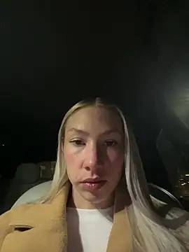 LuisaBecker online show from February 13, 6:26 pm
