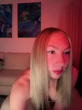 LuisaBecker online show from April 13, 12:58 am