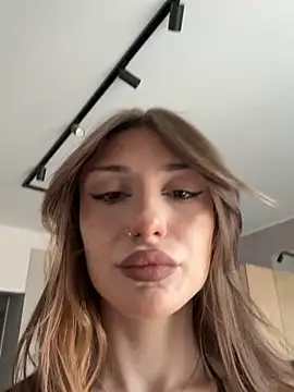 mollyyank online show from April 3, 12:44 pm