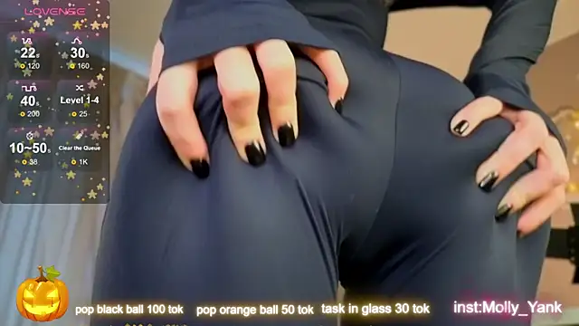 mollyyank online show from October 31, 10:45 am