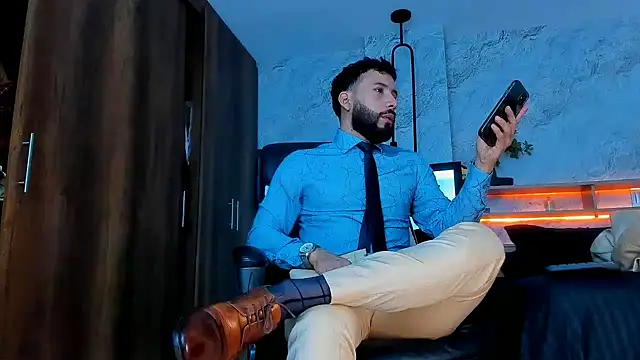 Snapshot of bruno_woods chatting on February 27, 4:54 pm bruno woods online show from February 27, 4:54 pm