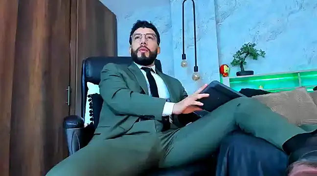 Snapshot of bruno_woods chatting on March 16, 3:39 pm bruno woods online show from March 16, 3:39 pm