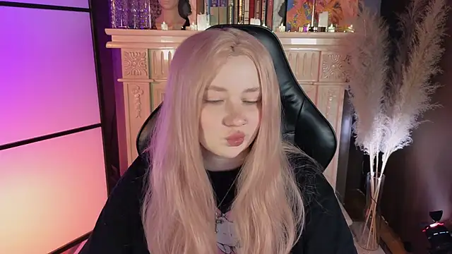 carolina elf online show from March 29, 5:31 am