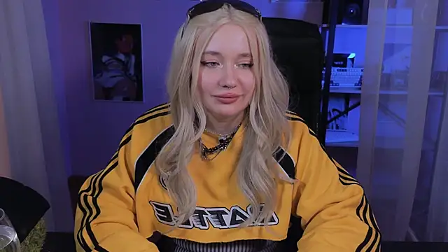 carolina elf online show from October 25, 5:17 am