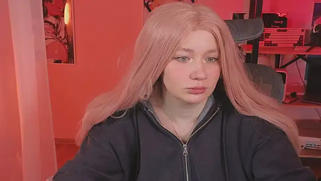 carolina elf online show from April 4, 5:03 am