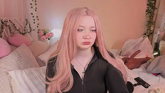 carolina elf online show from March 24, 7:52 am