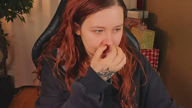 carolina elf online show from November 30, 1:23 pm