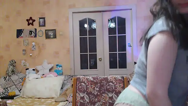 Snapshot of INELIKA chatting on January 8, 9:44 pm INELIKA online show from January 8, 9:44 pm