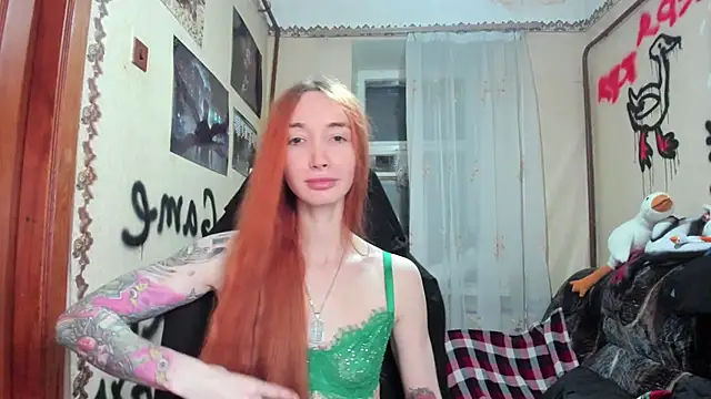 Snapshot of Roxy_Silver chatting on February 15, 1:21 am Roxy Silver online show from February 15, 1:21 am