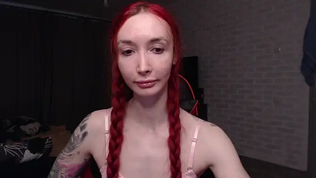 Roxy Silver online show from May 16, 1:59 am