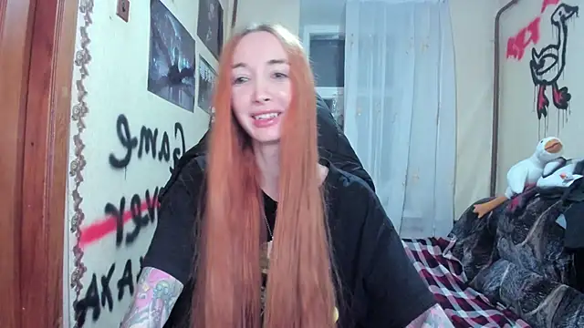 Snapshot of Roxy_Silver chatting on February 19, 8:20 pm Roxy Silver online show from February 19, 8:20 pm