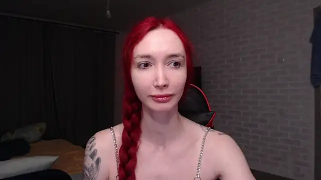 Snapshot of Roxy_Silver chatting on June 4, 8:57 pm Roxy Silver online show from June 4, 8:57 pm